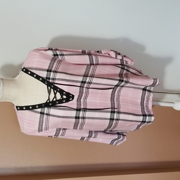 No Boundaries Tops - 3 for 20. No Boundaries ladies Blouse.